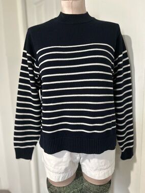 Uniqlo Navy and White Striped Crewneck Sweater size M